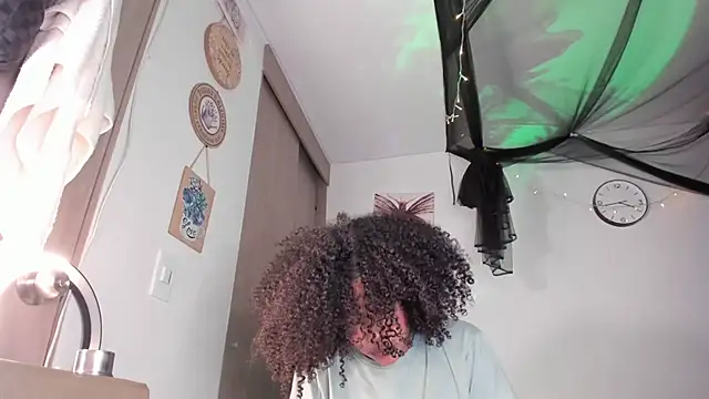 bronwgirl69 online show from October 9, 2025, 10:08 pm