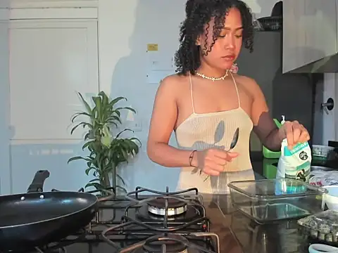 Snapshot of bronwgirl69 chatting on October 16, 2025, 2:34 am bronwgirl69 online show from October 16, 2025, 2:34 am