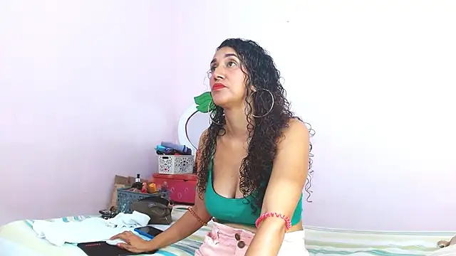 Snapshot of latinabueno41 chatting on January 17, 2025, 4:04 pm latinabueno41 online show from January 17, 2025, 4:04 pm