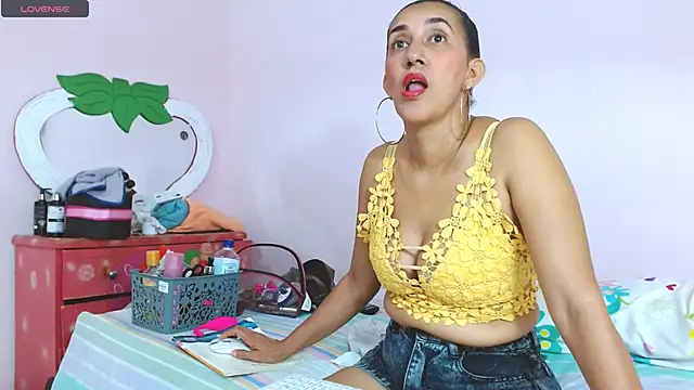 Snapshot of latinabueno41 chatting on February 13, 2025, 1:29 am latinabueno41 online show from February 13, 2025, 1:29 am