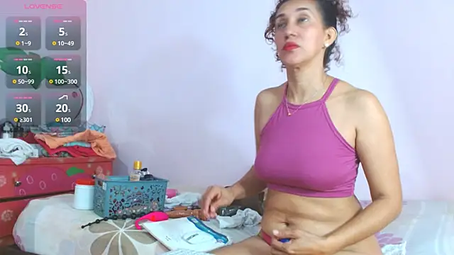 Snapshot of latinabueno41 chatting on March 7, 2025, 1:09 am latinabueno41 online show from March 7, 2025, 1:09 am