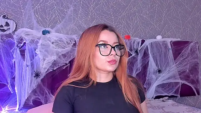 LiaCathaleya online show from October 13, 2025, 8:20 pm