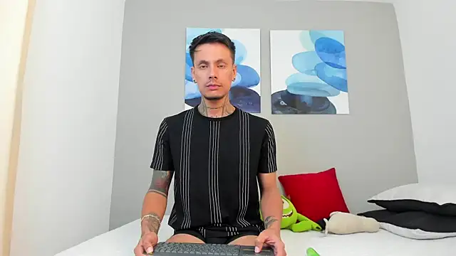 Emilio Wolf online show from February 4, 2025, 10:55 pm