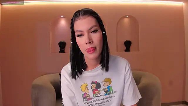 Snapshot of NiaSalvatore chatting on September 24, 2025, 6:22 pm NiaSalvatore online show from September 24, 2025, 6:22 pm