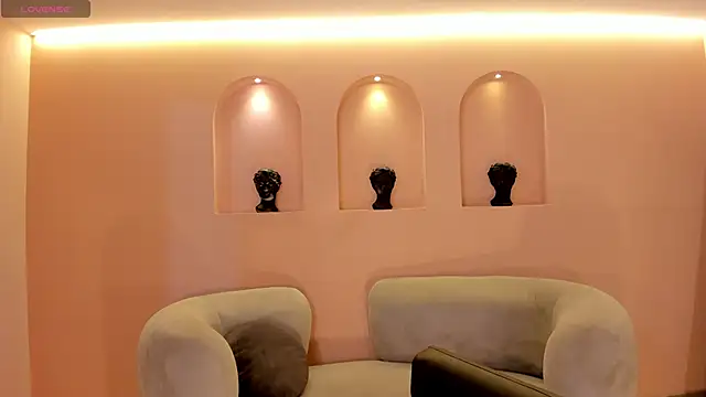 Snapshot of NiaSalvatore chatting on October 19, 2025, 11:11 am NiaSalvatore online show from October 19, 2025, 11:11 am