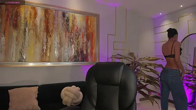 NiaSalvatore online show from February 26, 2026, 3:27 am