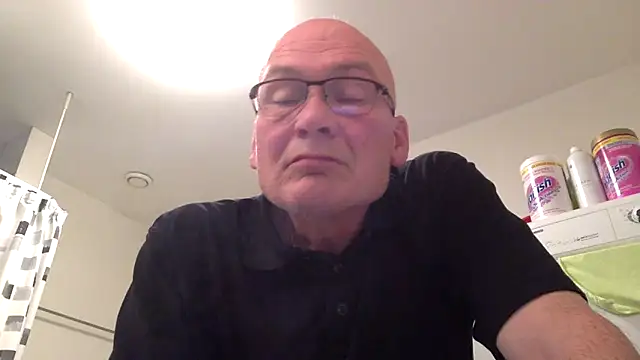 Snapshot of Parleg2 chatting on September 29, 2025, 7:35 am Parleg2 online show from September 29, 2025, 7:35 am