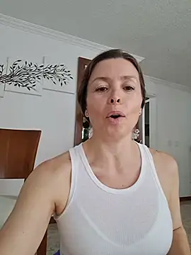 Snapshot of karina_warthon chatting on July 10, 2026, 5:37 pm karina warthon online show from July 10, 2026, 5:37 pm