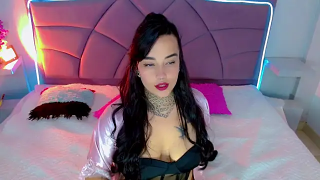 Carolaine01 online show from October 16, 2025, 8:21 pm