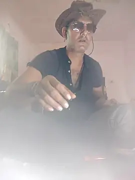 Snapshot of MAGNETICDADDY8 chatting on October 22, 2025, 8:36 am MAGNETICDADDY8 online show from October 22, 2025, 8:36 am