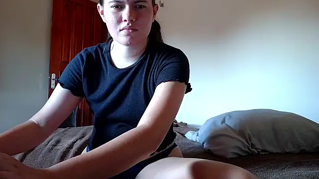 Snapshot of camillebr chatting on February 5, 2025, 6:37 pm camillebr online show from February 5, 2025, 6:37 pm