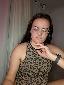 camillebr online show from May 7, 2026, 12:49 am