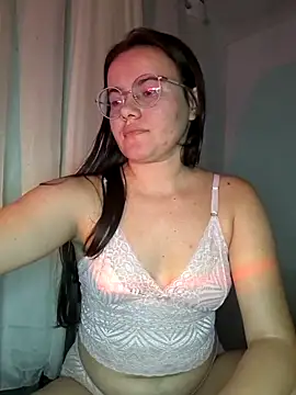 camillebr online show from May 14, 2026, 12:28 am