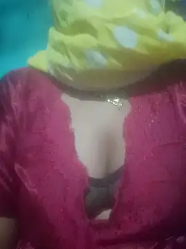 Snapshot of YourHotRandi chatting on January 8, 2025, 5:59 pm YourHotRandi online show from January 8, 2025, 5:59 pm