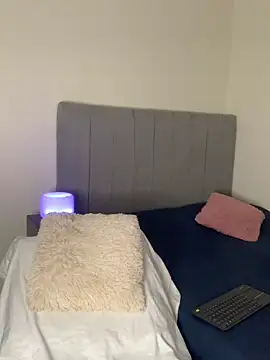 Snapshot of Julii- chatting on February 1, 2025, 3:52 am Julii- online show from February 1, 2025, 3:52 am