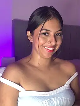 Snapshot of Julii- chatting on February 9, 2025, 5:11 pm Julii- online show from February 9, 2025, 5:11 pm