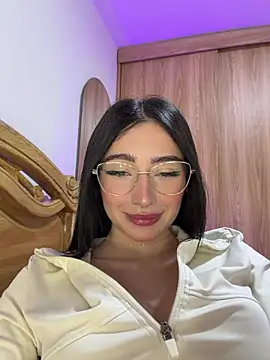 Maddy Jones online show from April 17, 2026, 3:31 am