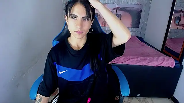 Snapshot of Anniee_x chatting on September 29, 2025, 12:32 pm Anniee x online show from September 29, 2025, 12:32 pm