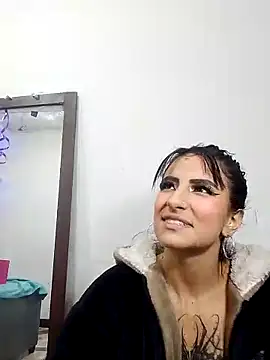 Snapshot of Anniee_x chatting on October 7, 2025, 1:08 pm Anniee x online show from October 7, 2025, 1:08 pm