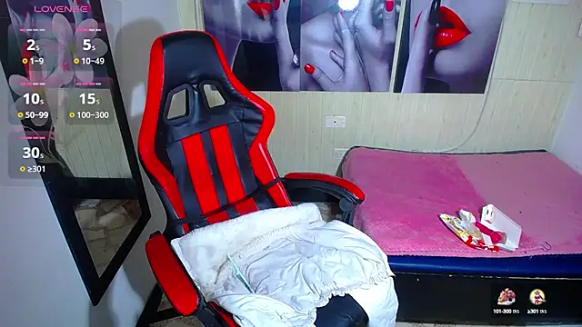 Snapshot of Anniee_x chatting on October 10, 2025, 12:59 pm Anniee x online show from October 10, 2025, 12:59 pm