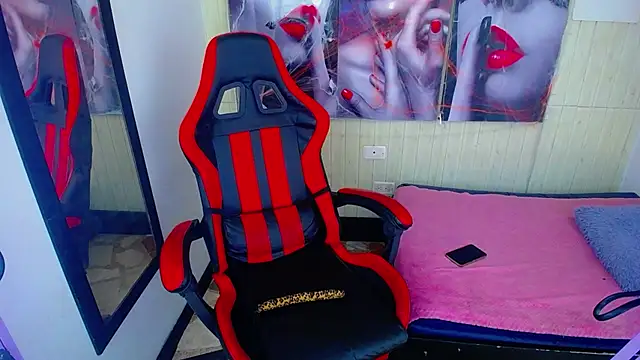 Snapshot of Anniee_x chatting on October 28, 2025, 1:03 pm Anniee x online show from October 28, 2025, 1:03 pm