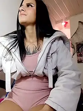 Snapshot of Anniee_x chatting on October 30, 2025, 1:01 pm Anniee x online show from October 30, 2025, 1:01 pm