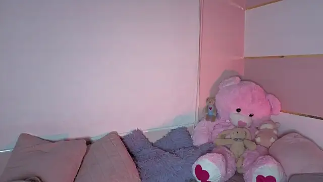 Snapshot of Charlotte__Miller chatting on September 28, 2025, 1:00 am Charlotte Miller online show from September 28, 2025, 1:00 am