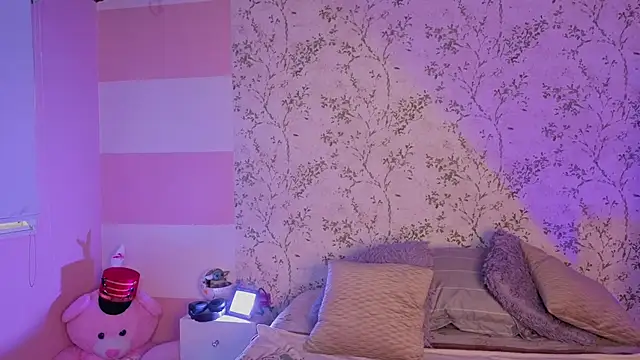 Charlotte  Miller online show from April 4, 2026, 11:29 am