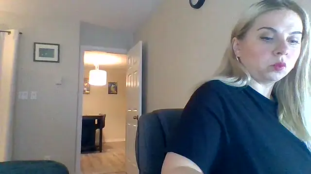 HappyIva online show from October 18, 2025, 6:19 pm