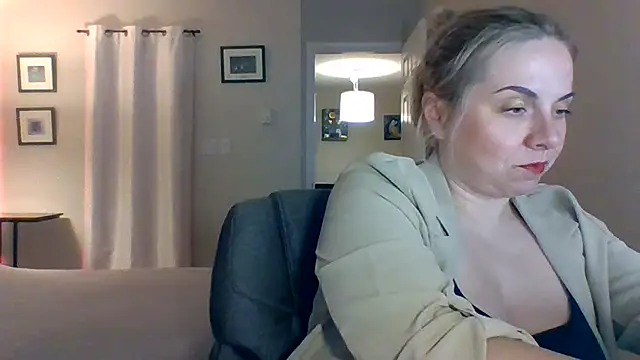 HappyIva online show from November 13, 2025, 4:00 am