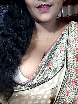 Snapshot of YERY_HOT chatting on October 9, 2025, 5:33 pm YERY HOT online show from October 9, 2025, 5:33 pm