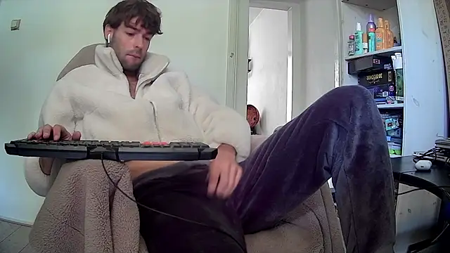 onesieboyx online show from October 2, 2025, 11:17 am