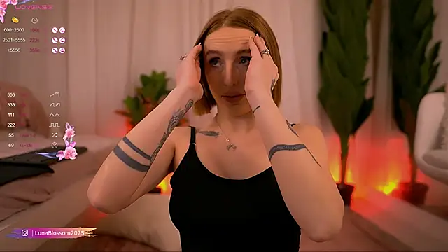 LunaBlossomX online show from March 5, 2025, 8:42 pm