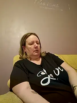 curvy girl71 online show from January 3, 2025, 6:57 pm