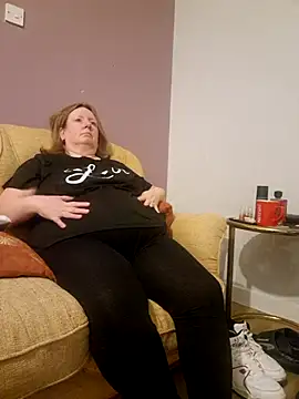 curvy girl71 online show from January 12, 2025, 6:59 pm