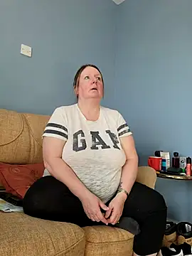 curvy girl71 online show from March 20, 2025, 1:48 pm