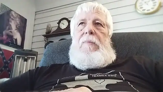 Snapshot of Futura_intx chatting on July 15, 2026, 3:50 pm Futura intx online show from July 15, 2026, 3:50 pm
