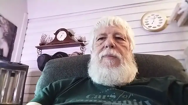 Snapshot of Futura_intx chatting on July 17, 2026, 12:06 am Futura intx online show from July 17, 2026, 12:06 am