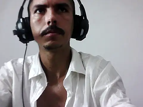 MagrinhoSaradoo online show from November 2, 2025, 11:07 pm