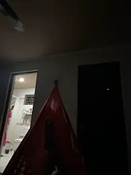 Izy cute  online show from April 19, 2026, 3:06 am