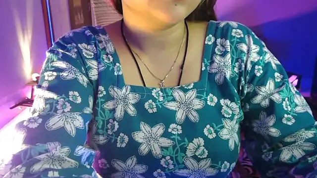 Snapshot of Mitikaa chatting on June 4, 2026, 3:56 am Mitikaa online show from June 4, 2026, 3:56 am