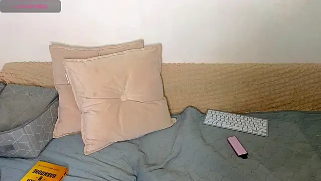 emilytrays online show from March 5, 2026, 6:31 am