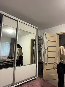 NNNoire online show from November 22, 2025, 8:13 am