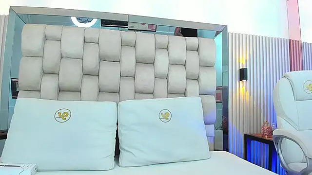 Snapshot of ashlyn_parker chatting on February 5, 2025, 7:53 pm ashlyn parker online show from February 5, 2025, 7:53 pm