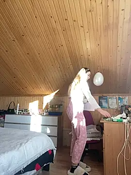 mewKate online show from March 20, 2025, 3:14 pm