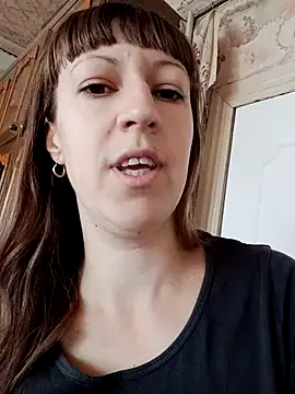 Snapshot of Calibers2932 chatting on November 2, 2025, 9:22 am Calibers2932 online show from November 2, 2025, 9:22 am