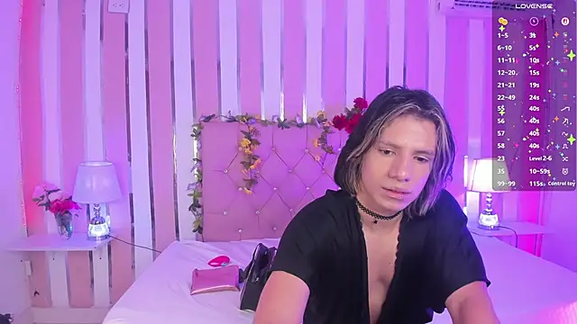 Snapshot of TylerBloom chatting on September 26, 2025, 12:42 pm TylerBloom online show from September 26, 2025, 12:42 pm