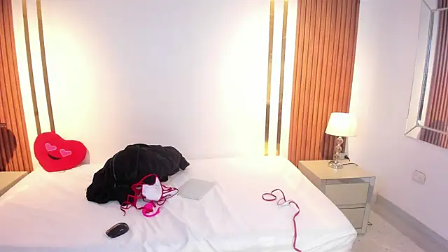 Snapshot of TylerBloom chatting on November 3, 2025, 5:31 am TylerBloom online show from November 3, 2025, 5:31 am