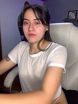 Snapshot of Camila_pinkk chatting on February 27, 2025, 4:32 pm Camila pinkk online show from February 27, 2025, 4:32 pm