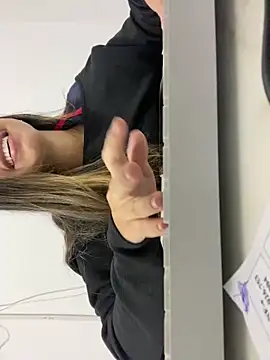 Snapshot of LuizaDiaz chatting on February 7, 2025, 1:22 pm LuizaDiaz online show from February 7, 2025, 1:22 pm